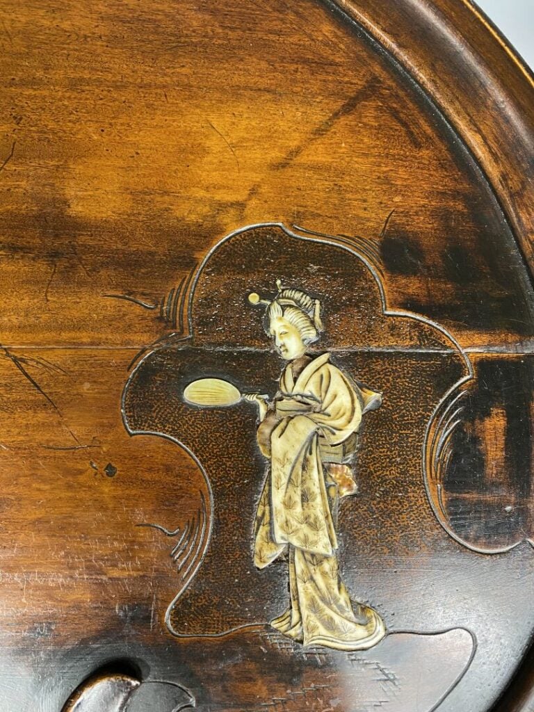 Dans le goût Gabriel Viardot - Table d'appoint en bois de forme rognon ouvrant…