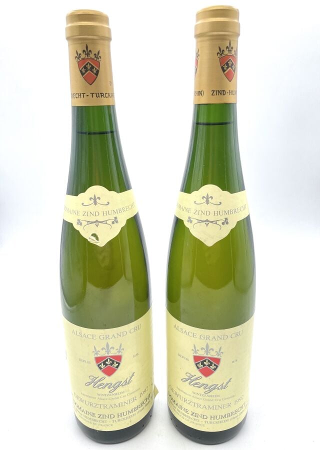 Deux bouteilles d'ALSACE - GEWURZTRAMINER - ZIND HUMBRECHT. 1992. Une Etiquette…