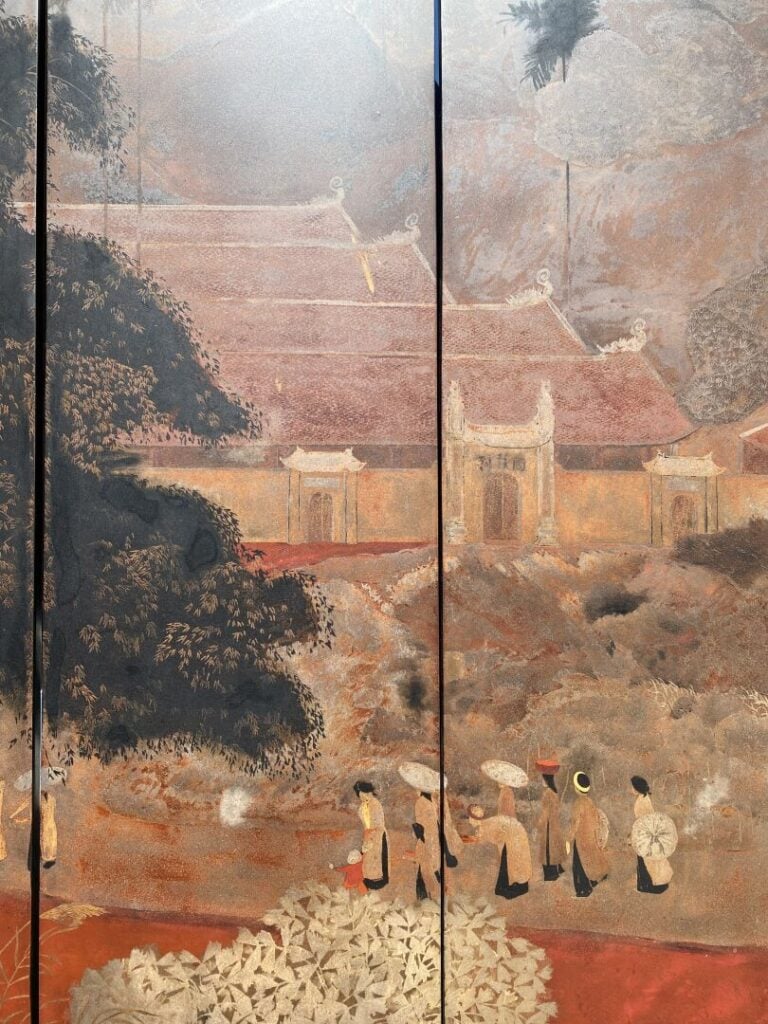 * ÉCOLE VIETNAMIENNE - Milieu XXe siècle - Paravent à huit feuilles en laque po…
