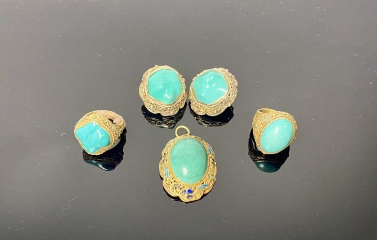 Ensemble de paire de clips, bagues et pendentif en argent (800) filigrané et ca…
