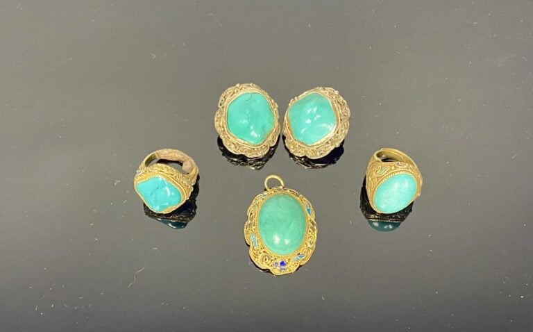 Ensemble de paire de clips, bagues et pendentif en argent (800) filigrané et ca…