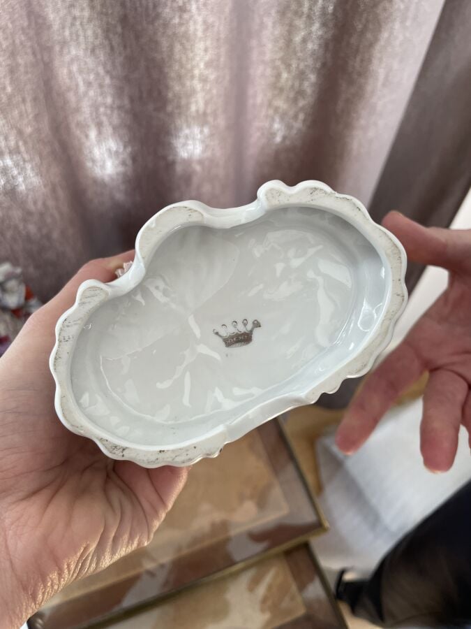 Ensemble de quatre SUJETS en porcelaine