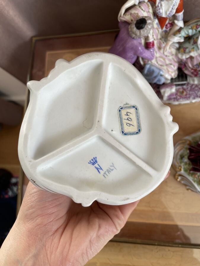 Ensemble de quatre SUJETS en porcelaine