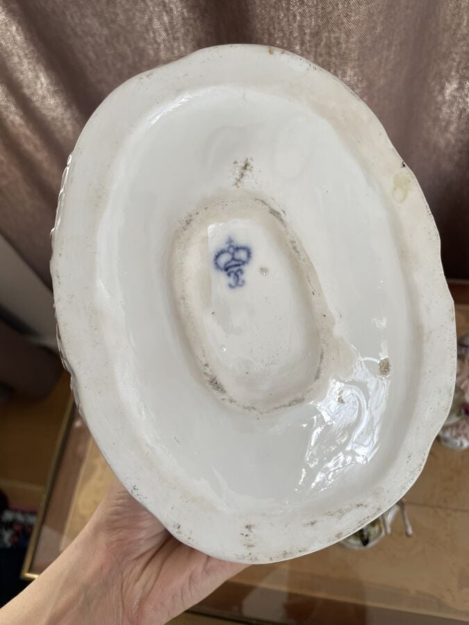 Ensemble de quatre SUJETS en porcelaine