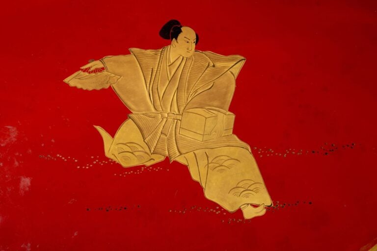 JAPON fin XIXème - début XXème siècle - Récipient en forme de coquillage et son…