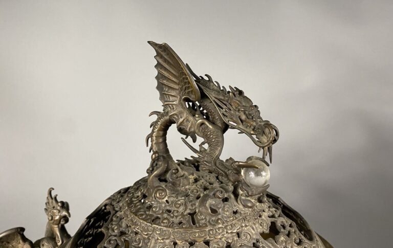 **Japon - Important brûle-parfum en bronze - H : 95 cm