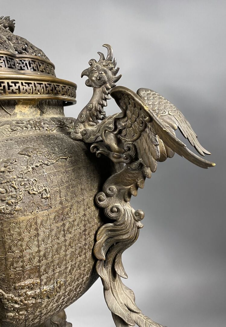 **Japon - Important brûle-parfum en bronze - H : 95 cm