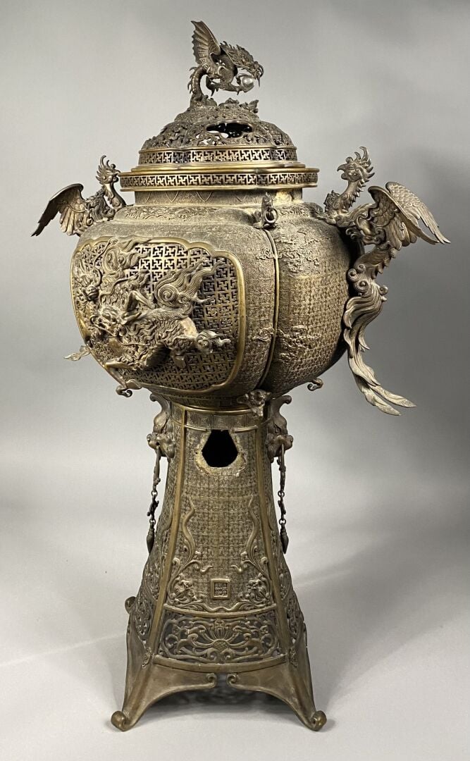 **Japon - Important brûle-parfum en bronze - H : 95 cm
