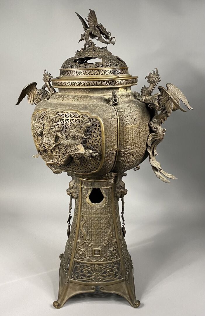 **Japon - Important brûle-parfum en bronze - H : 95 cm
