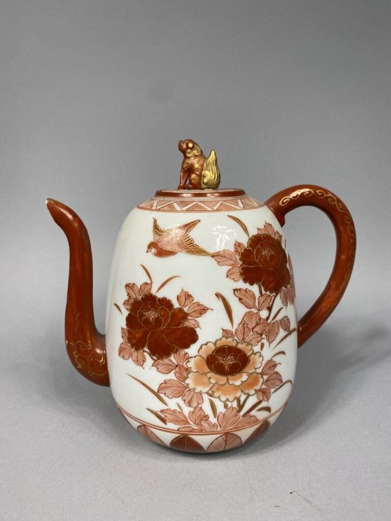 Japon, Kutani - Partie de service à thé en porcelaine émaillée dans les tons ro…