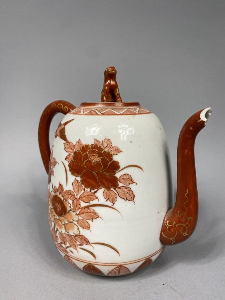 Japon, Kutani - Partie de service à thé en porcelaine émaillée dans les tons ro…