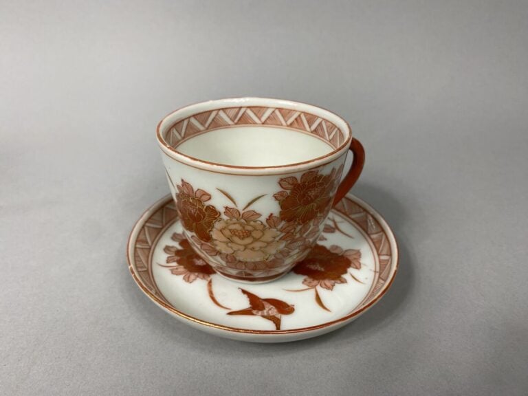 Japon, Kutani - Partie de service à thé en porcelaine émaillée dans les tons ro…