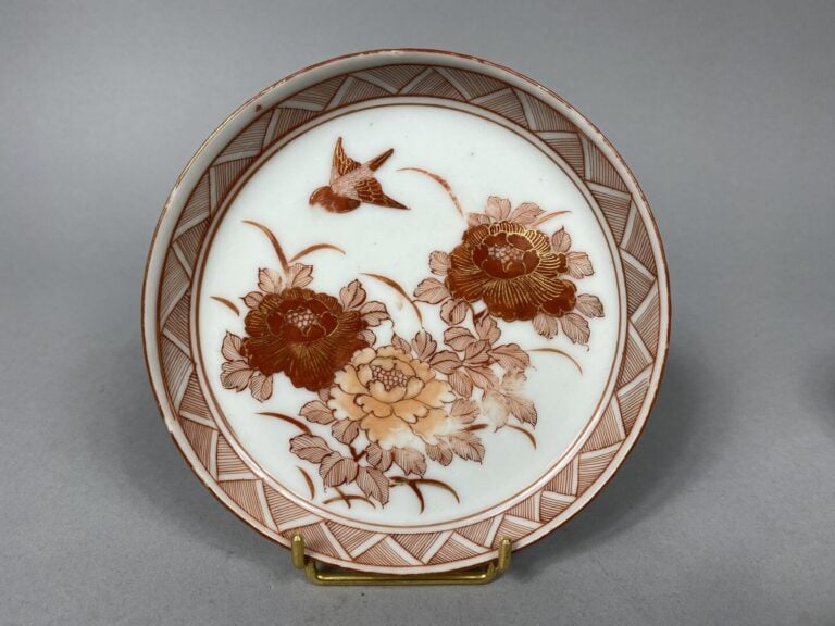 Japon, Kutani - Partie de service à thé en porcelaine émaillée dans les tons ro…