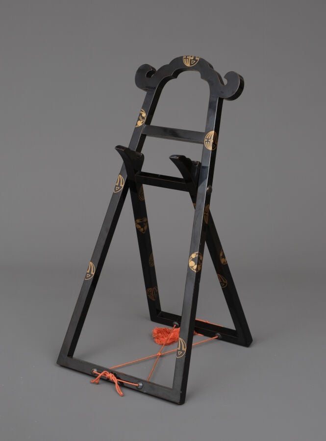 JAPON - XIXème siècle - Grand miroir à main (e'kakami) en cuivre à motif d'embl…