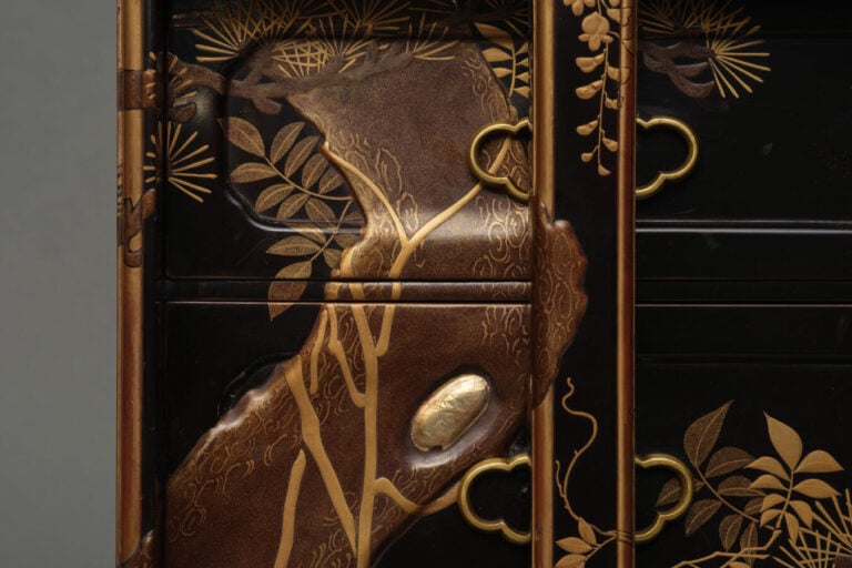 JAPON - XIXème siècle - Jû'bako (boîte à pique-nique) laquée à décor d'un pin (…