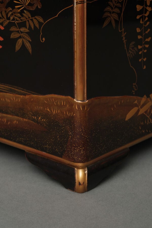 JAPON - XIXème siècle - Jû'bako (boîte à pique-nique) laquée à décor d'un pin (…