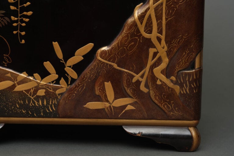 JAPON - XIXème siècle - Jû'bako (boîte à pique-nique) laquée à décor d'un pin (…