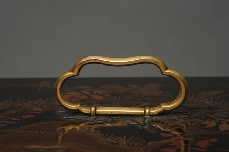 JAPON - XIXème siècle - Jû'bako (boîte à pique-nique) laquée à décor d'un pin (…