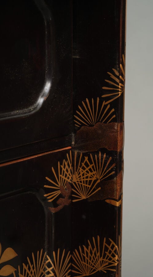 JAPON - XIXème siècle - Jû'bako (boîte à pique-nique) laquée à décor d'un pin (…