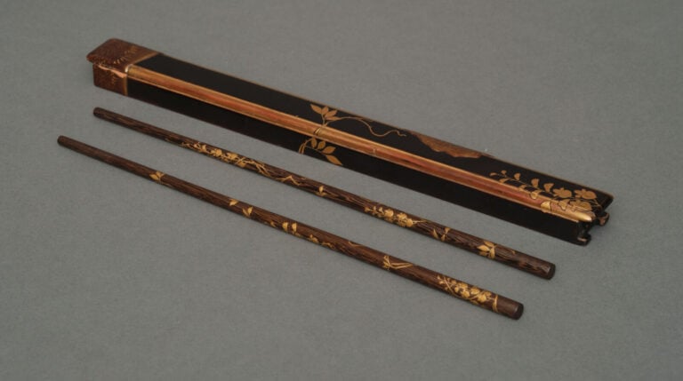 JAPON - XIXème siècle - Jû'bako (boîte à pique-nique) laquée à décor d'un pin (…