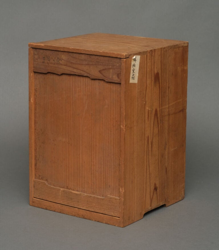 JAPON - XIXème siècle - Jû'bako (boîte à pique-nique) laquée à décor d'un pin (…