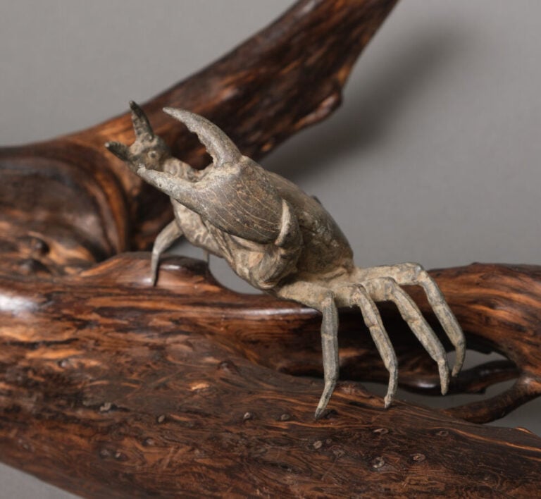 JAPON - XIXème-XXème siècle - Trois okimono en bronze patiné en forme de crabes…