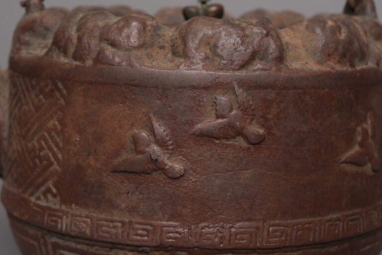 JAPON - XIXème - XXème - Tetsubin (bouilloire) de la période Meiji (1868-1912),…