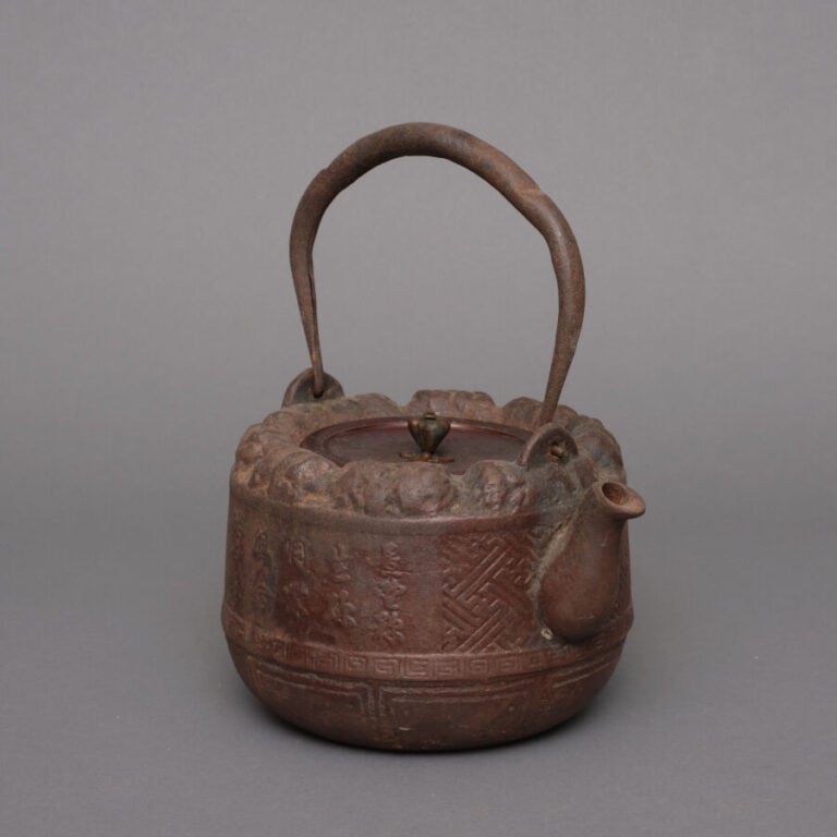 JAPON - XIXème - XXème - Tetsubin (bouilloire) de la période Meiji (1868-1912),…