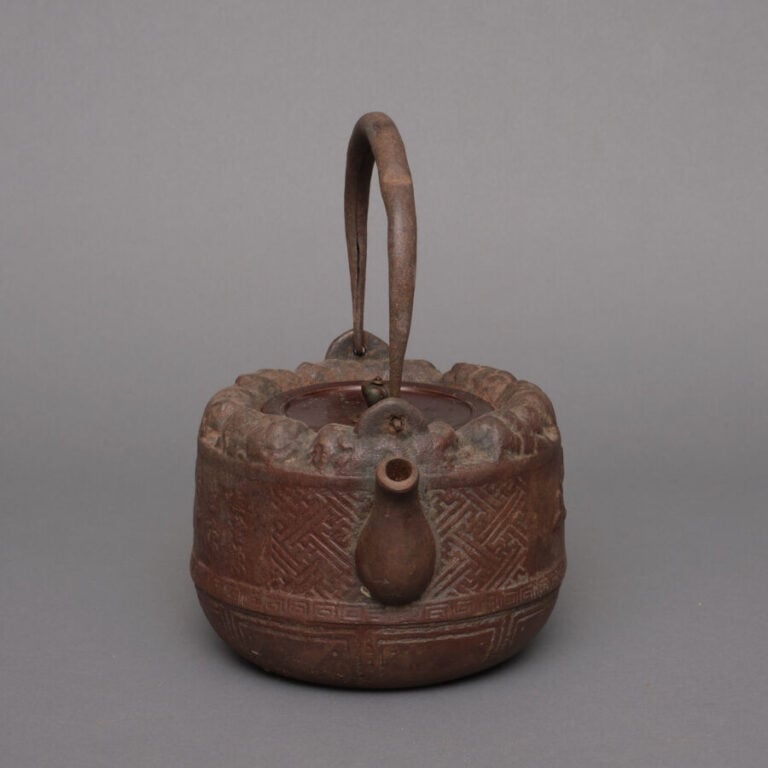 JAPON - XIXème - XXème - Tetsubin (bouilloire) de la période Meiji (1868-1912),…