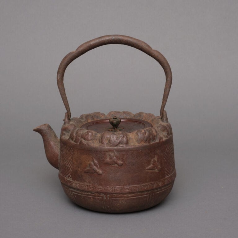 JAPON - XIXème - XXème - Tetsubin (bouilloire) de la période Meiji (1868-1912),…