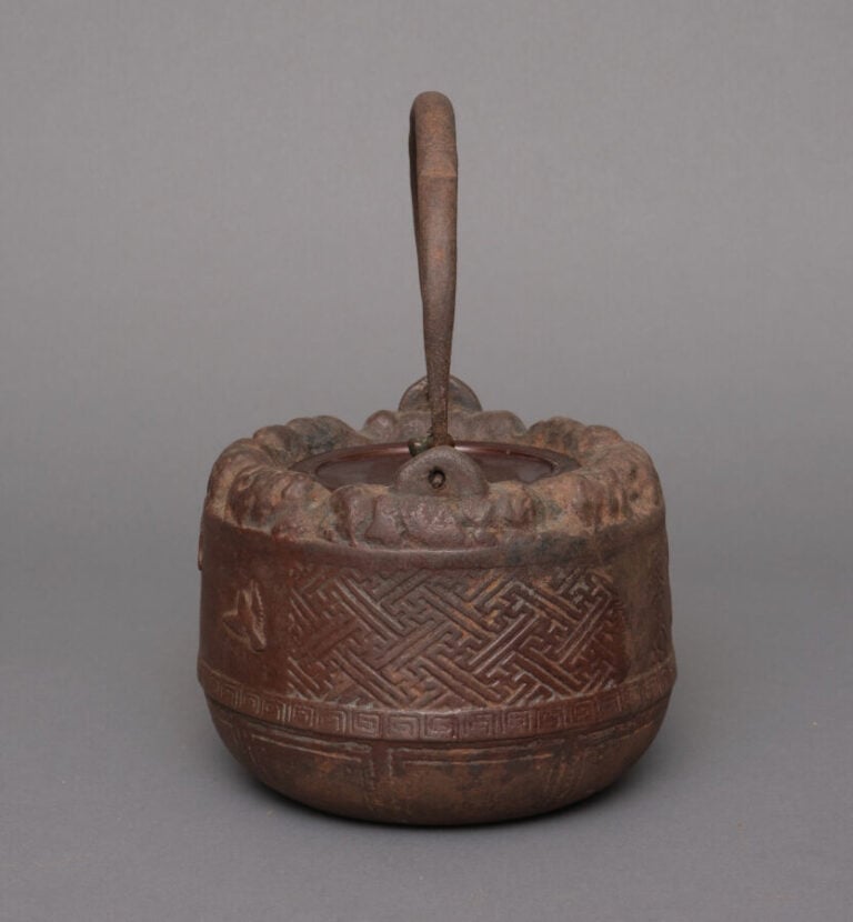 JAPON - XIXème - XXème - Tetsubin (bouilloire) de la période Meiji (1868-1912),…