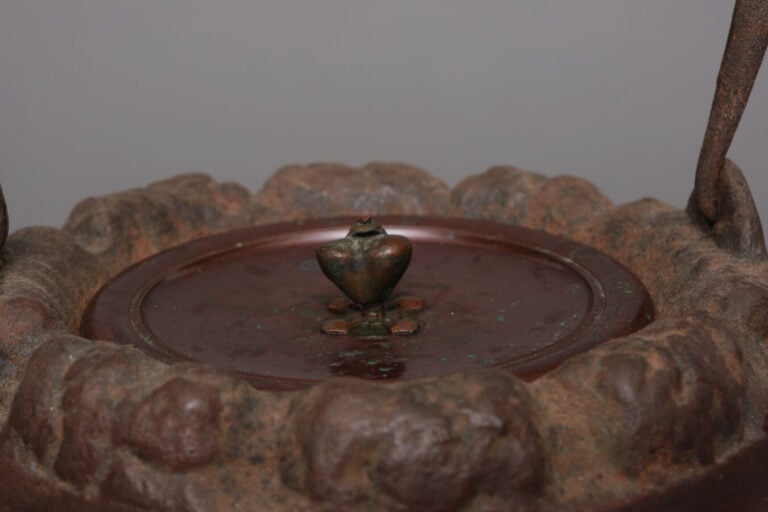 JAPON - XIXème - XXème - Tetsubin (bouilloire) de la période Meiji (1868-1912),…