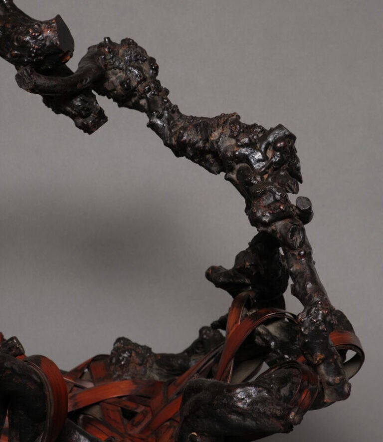 JAPON - XXème siècle - Grand ikebana (hanakago) en bambou et bois tressé, pério…