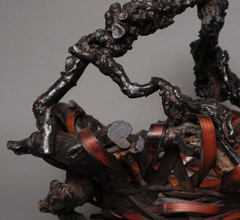 JAPON - XXème siècle - Grand ikebana (hanakago) en bambou et bois tressé, pério…