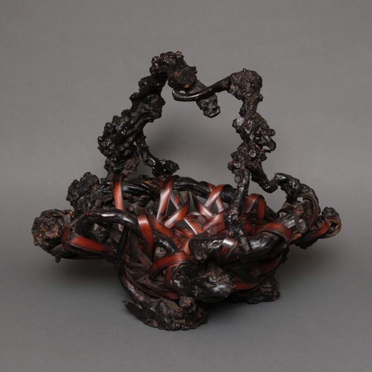 JAPON - XXème siècle - Grand ikebana (hanakago) en bambou et bois tressé, pério…