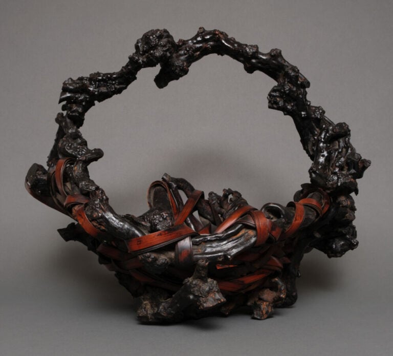 JAPON - XXème siècle - Grand ikebana (hanakago) en bambou et bois tressé, pério…