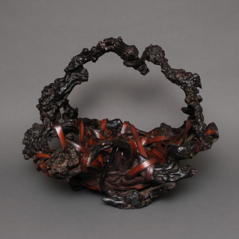 JAPON - XXème siècle - Grand ikebana (hanakago) en bambou et bois tressé, pério…