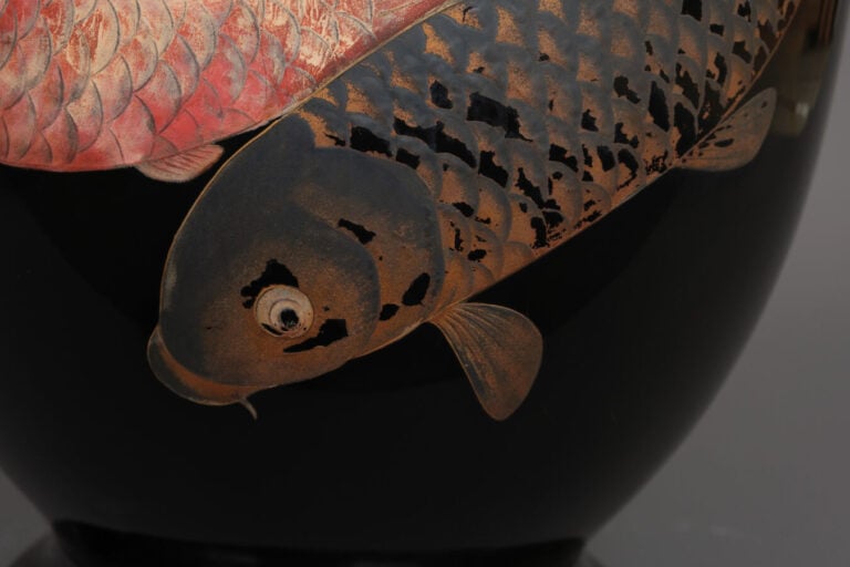JAPON - XXème siècle - Paire de vases décoratifs de forme balustres , ornés de…
