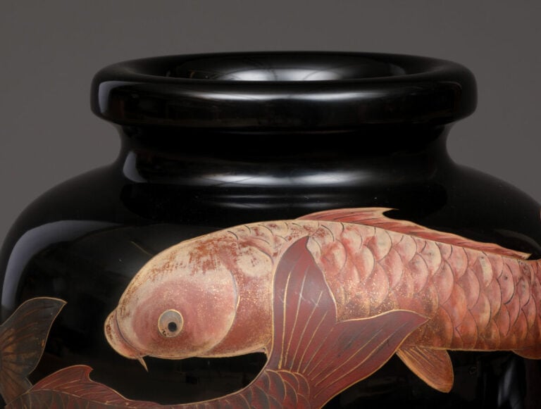 JAPON - XXème siècle - Paire de vases décoratifs de forme balustres , ornés de…