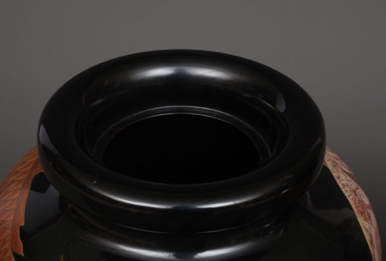 JAPON - XXème siècle - Paire de vases décoratifs de forme balustres , ornés de…