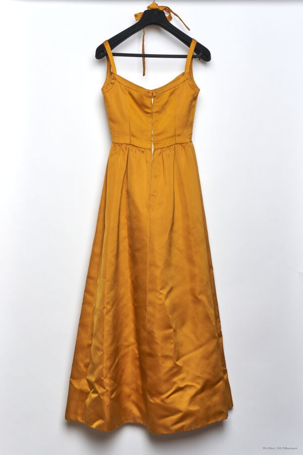 MARC VAUGHAN - 1960'S - ENSEMBLE DU SOIR : BOLÉRO, ROBE, ORNEMENT DE TÊTE - SAT…