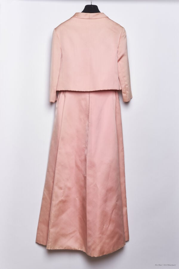 MARC VAUGHAN - 1960'S - ENSEMBLE : ROBE, BOLÉRO - CARNET DE BAL - SATIN DUCHESS…