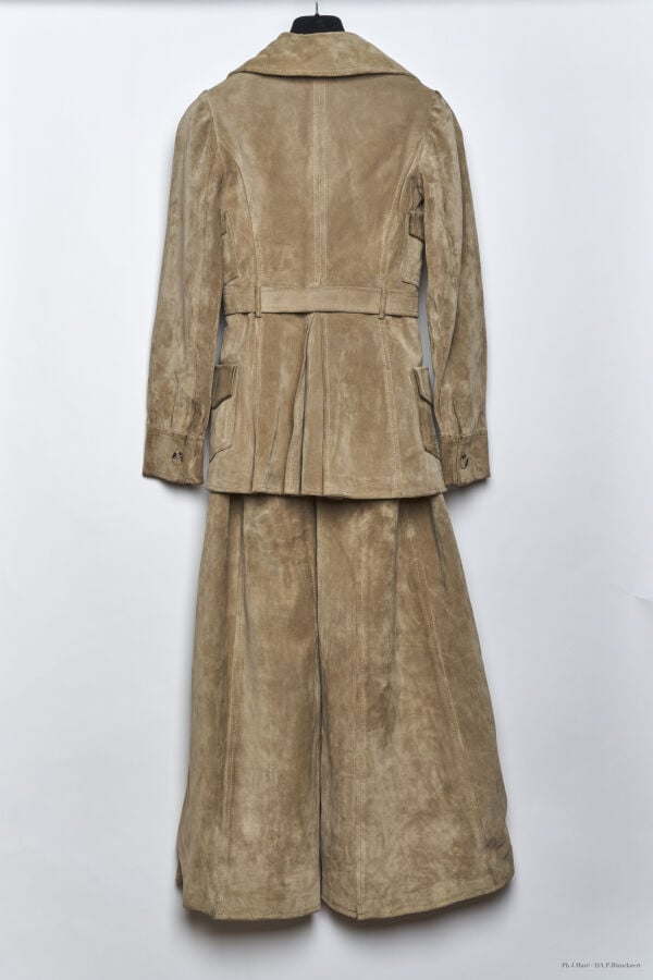 MARC VAUGHAN - 1970'S - ENSEMBLE : VESTE, PANTALON PATTES D'ÉLÉPHANT - PEAU - M…