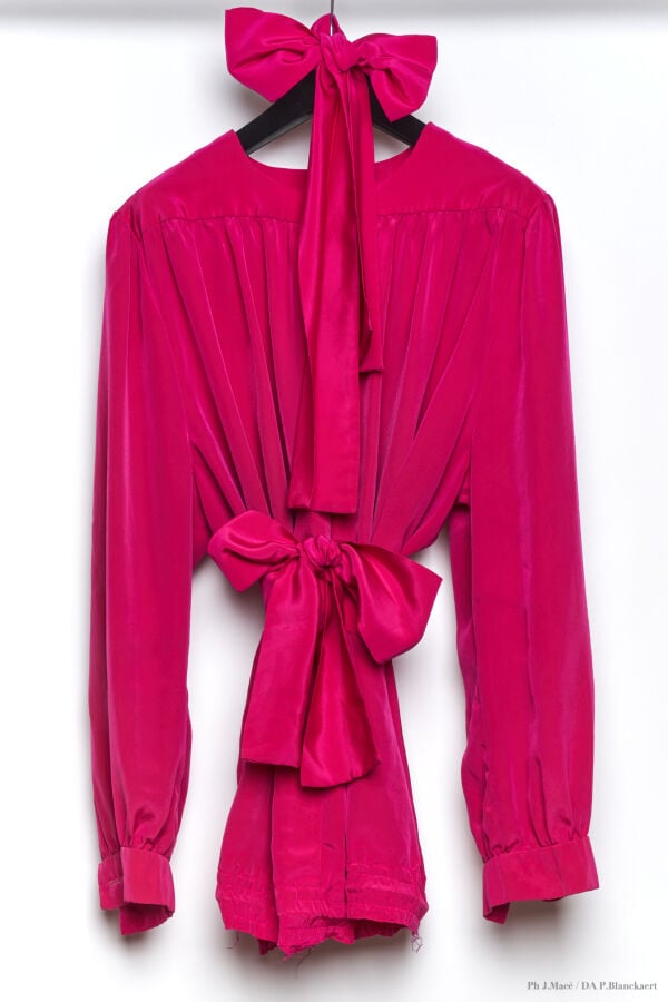 MARC VAUGHAN - 1980'S - CINQ BLOUSES - SOIE - DIVERSES - CERTAINES IMPRIMÉES, F…