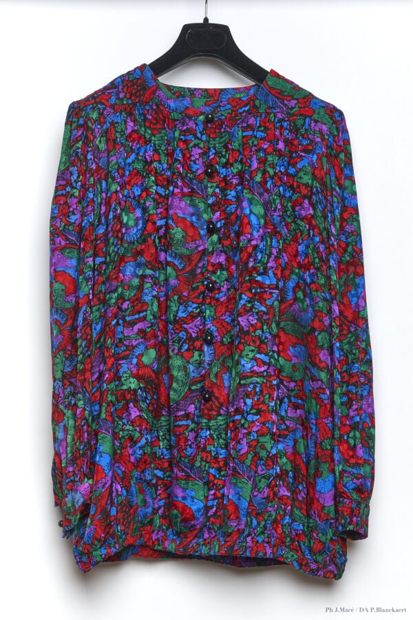 MARC VAUGHAN - 1980'S - CINQ BLOUSES - SOIE - DIVERSES - MOTIF FLORAL, QUATRE C…
