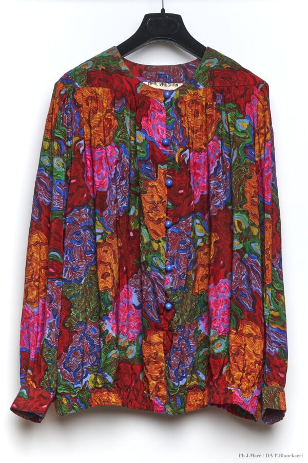 MARC VAUGHAN - 1980'S - CINQ BLOUSES - SOIE - DIVERSES - MOTIF FLORAL, QUATRE C…