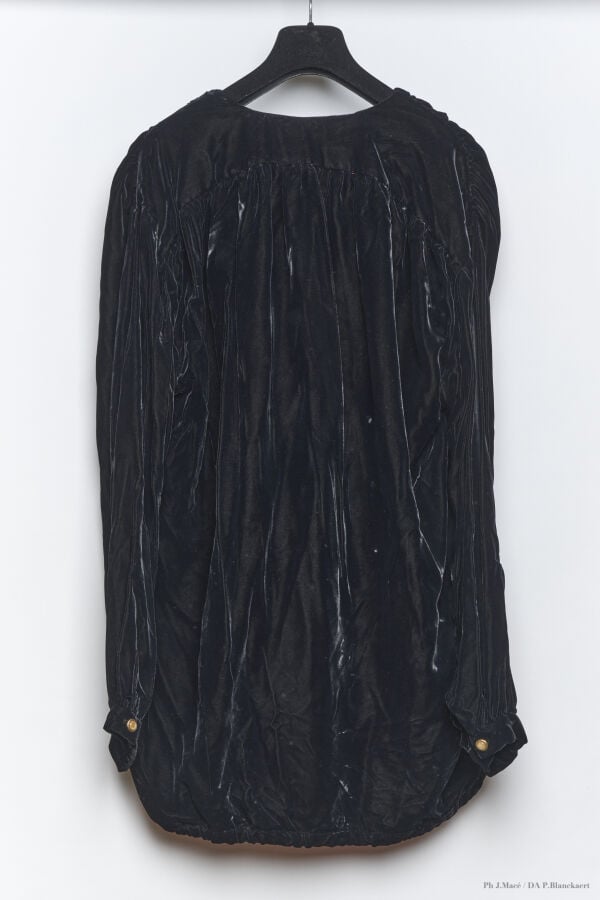 MARC VAUGHAN - 1980'S - ROBE-TUNIQUE - VELOURS SOIE - NOIR - BOUTONS PÂTE DE VE…