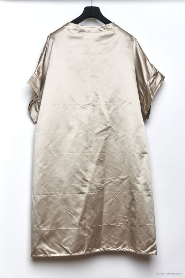 MARC VAUGHAN (ATTRIBUÉE À) - 1970/80'S - ROBE - SATIN - CHAMPAGNE - SURPIQURES…