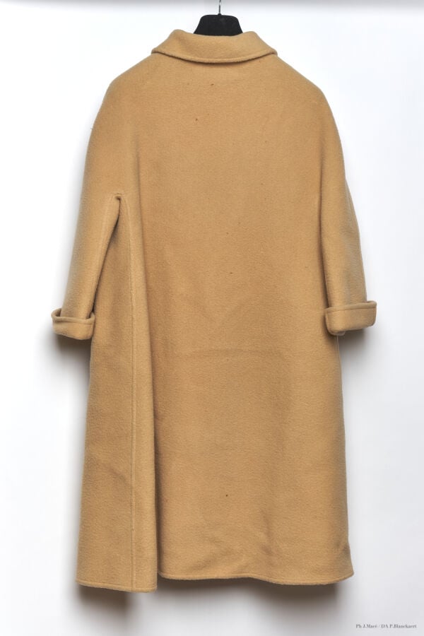 MARC VAUGHAN - CIRCA 1960 - MANTEAU - LAINAGE DOUBLE FACE - BEIGE - DEUX POCHES…