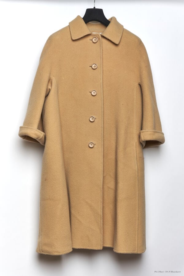 MARC VAUGHAN - CIRCA 1960 - MANTEAU - LAINAGE DOUBLE FACE - BEIGE - DEUX POCHES…